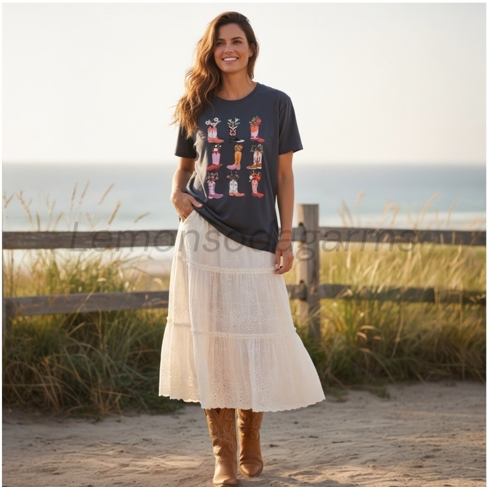 Doe. Graphic Cowboy Boots Tee Shirt XL Floral Gray Coastal Cowgirl Coachella